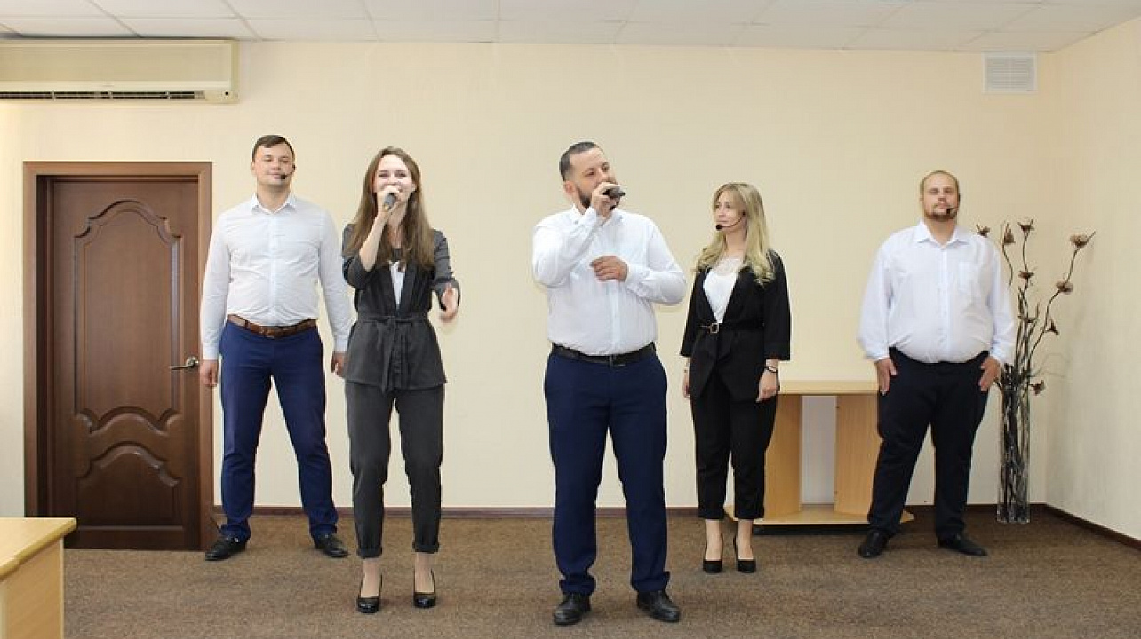 В Центральном округе поздравили преподавателей с профессиональным праздником