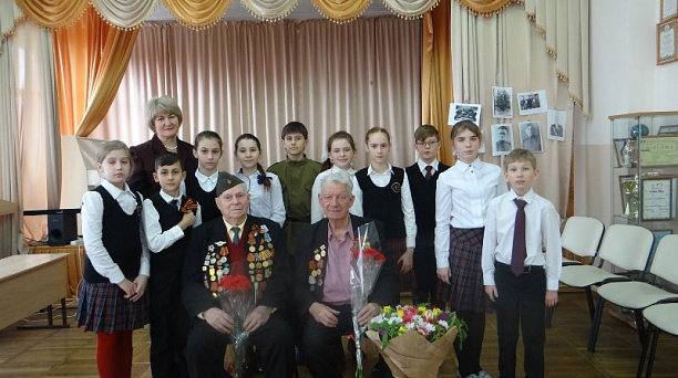 В гимназии № 92 прошёл конкурс чтецов, посвящённый памяти героям ВОВ