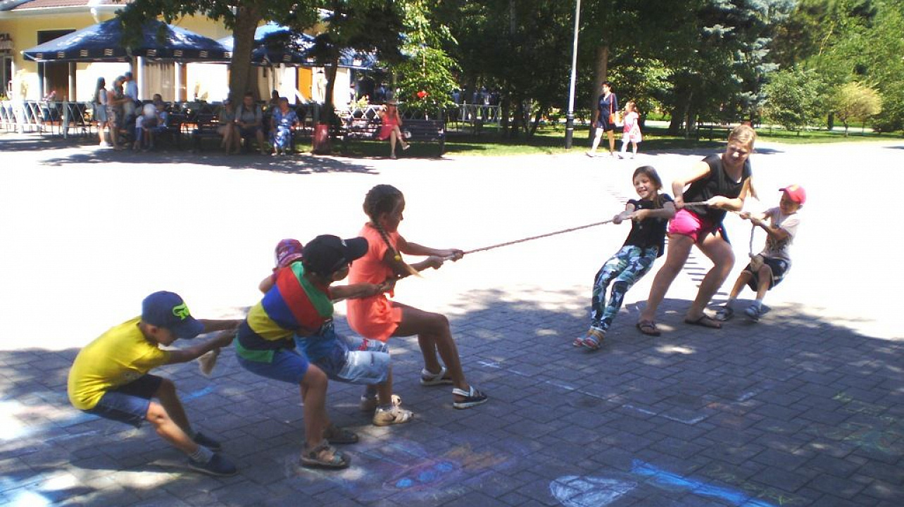 В парке Городском саду прошел конкурс детского рисунка на асфальте