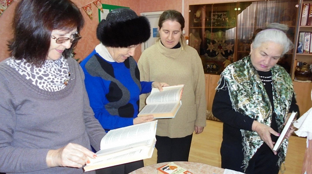 К «Международному дню инвалидов» в библиотеке им. В.В.Маяковского провели мероприятие «Согреем душу тёплым словом!»