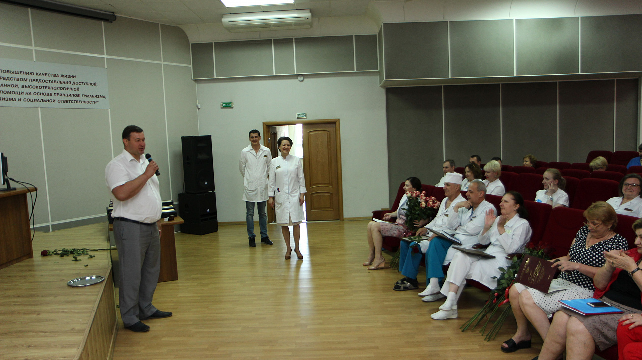 Сотрудникам Краевой клинической больницы № 2 вручили золотые знаки ГТО