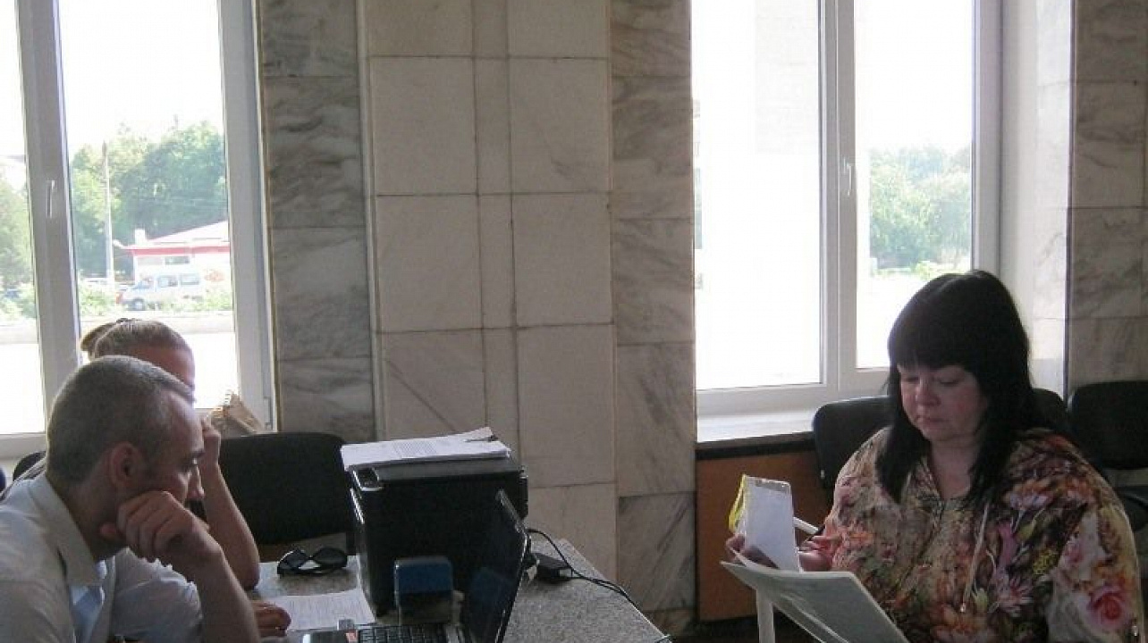 Работа сотрудников МФЦ в посёлке  Лорис