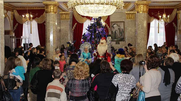 Для детей Центрального округа прошло новогоднее представление