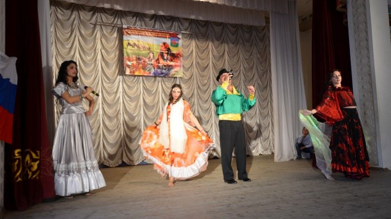 Международный день цыган отметили в Краснодаре (4).JPG