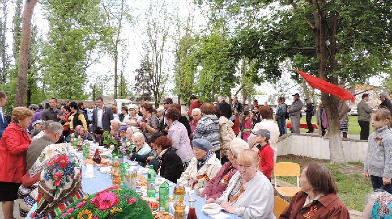 В Центральном округе прошел митинг на мемориале Жертвам фашизма