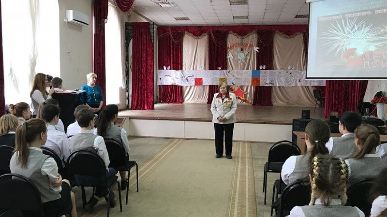 Лилия Хоминец побывала в гостях у школьников.jpg