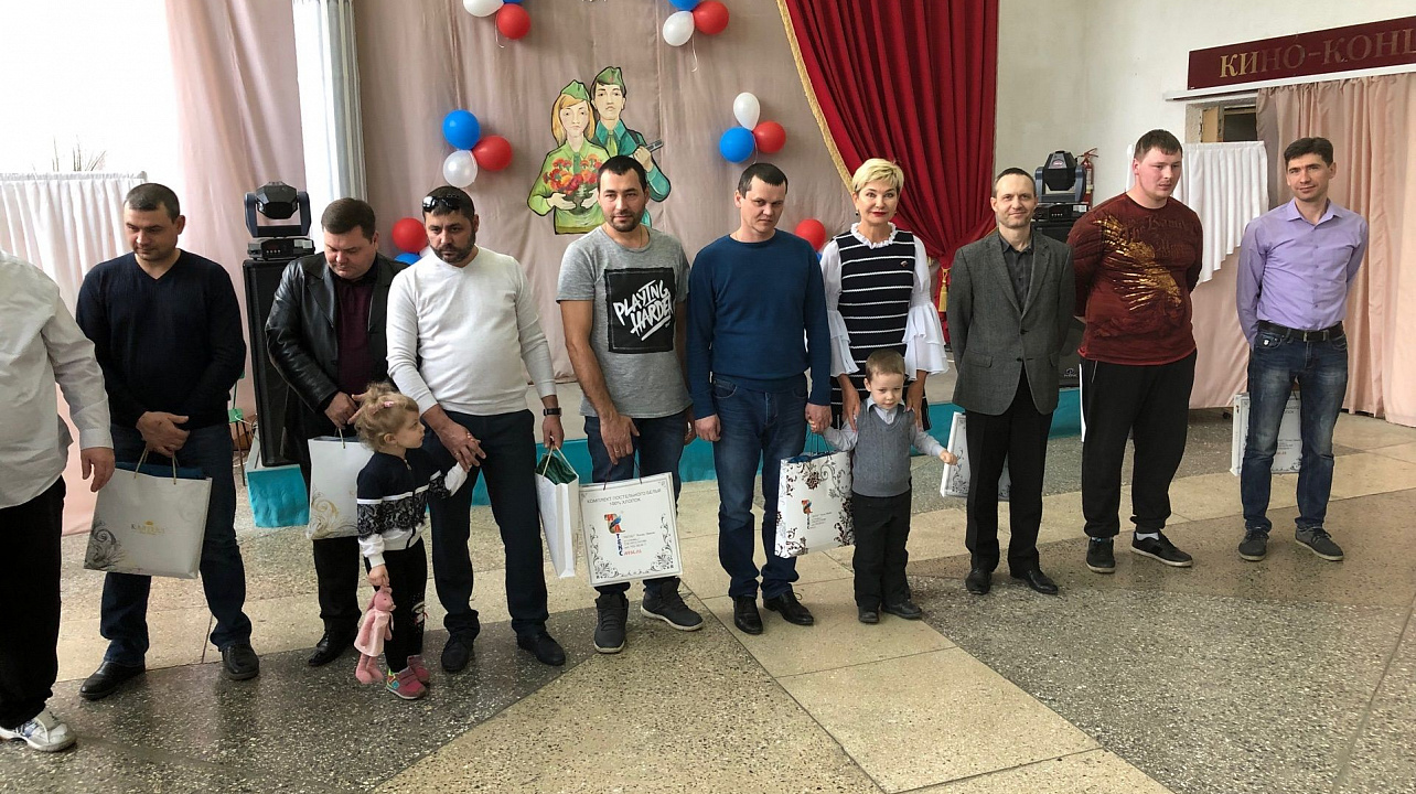 Заместитель председателя городской Думы Галина Алексеевна Ермакова организовала торжественное мероприятие в честь Дня защитника Отечества
