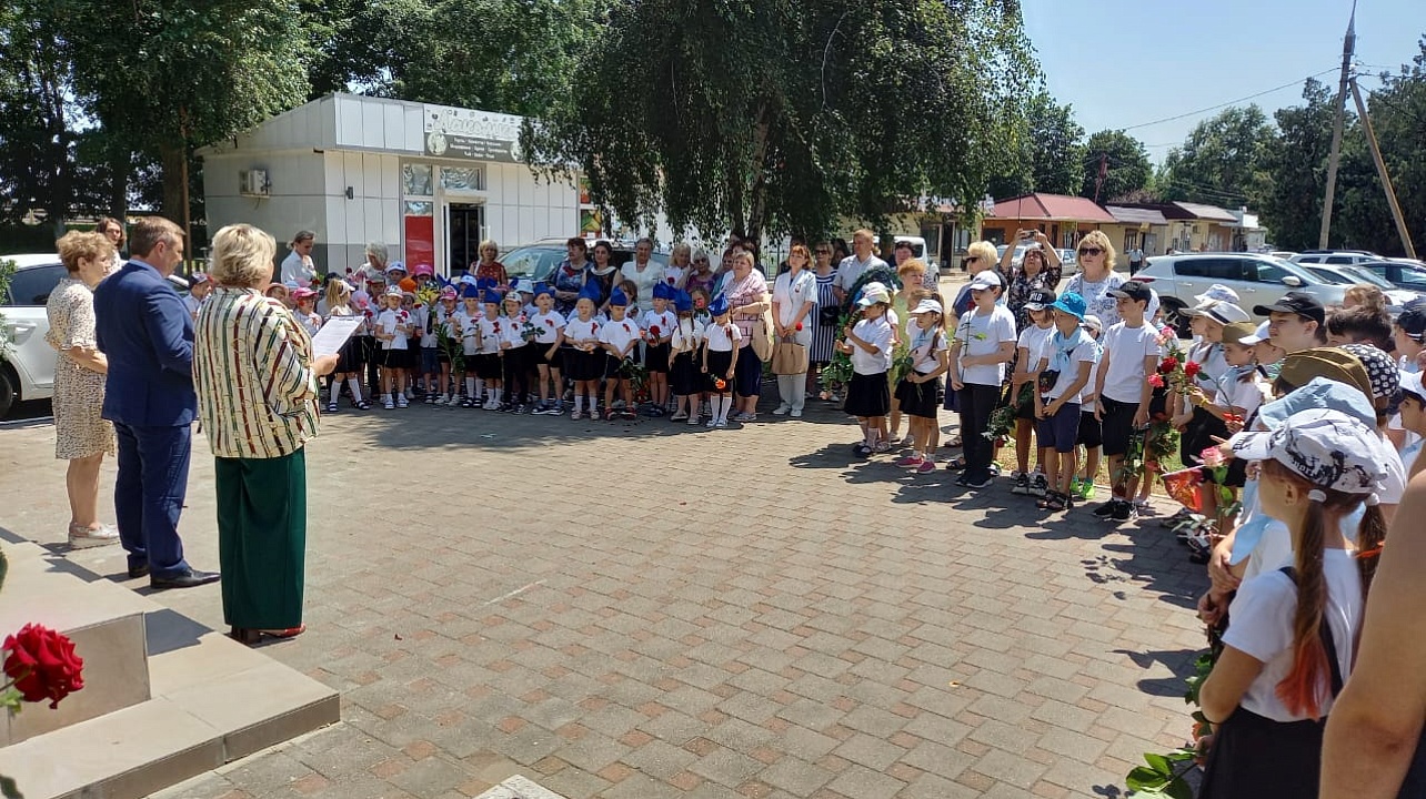 Акция «Свеча памяти» и возложения цветов у памятников участникам Великой Отечественной войны сегодня прошли по всему Прикубанскому округу