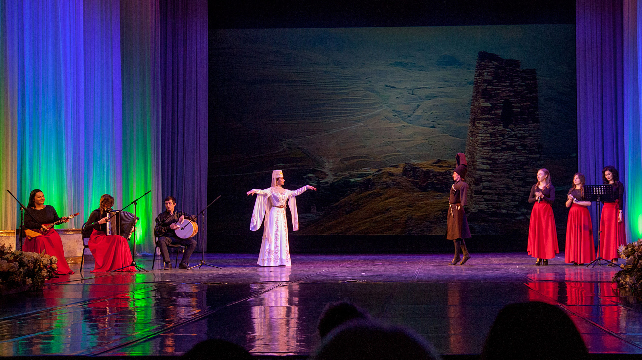 XII Краснодарский городской молодёжный фестиваль «Песни и танцы народов мира» объединил сотни горожан р (8).jpg