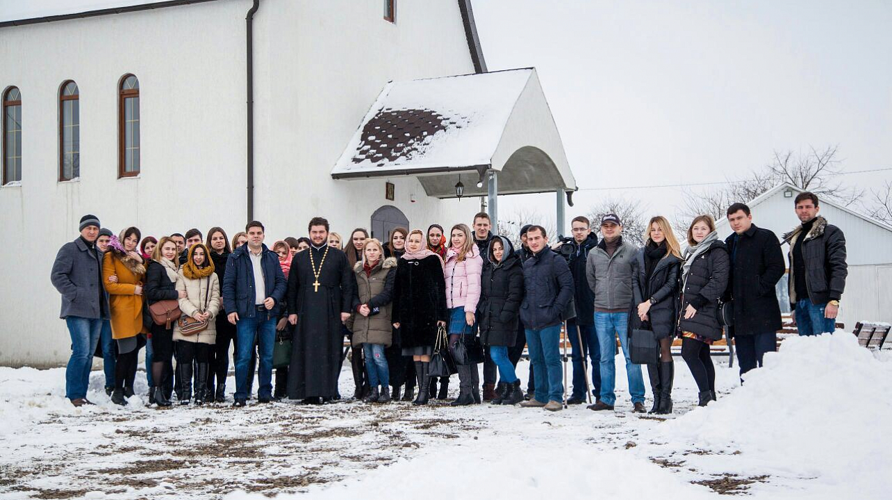 Молодёжь Западного округа посетила Храм Святого Николая Чудотворца