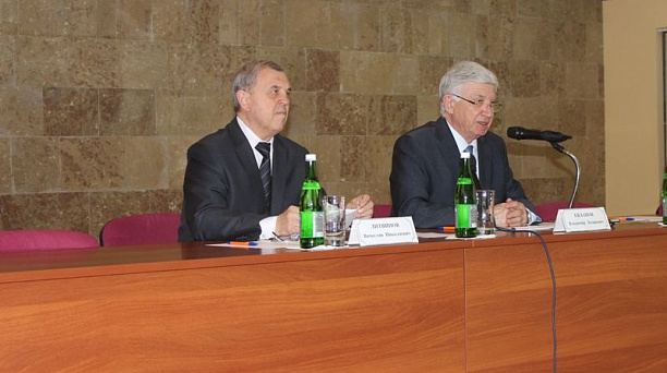 Глава города Краснодара Владимир Евланов встретился с председателями органов ТОС Центрального округа