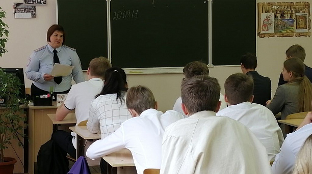 Учеников школы № 101 познакомили с профессией полицейского
