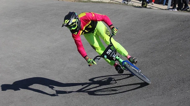 Крутые виражи и скорость не пугают даже девчонок