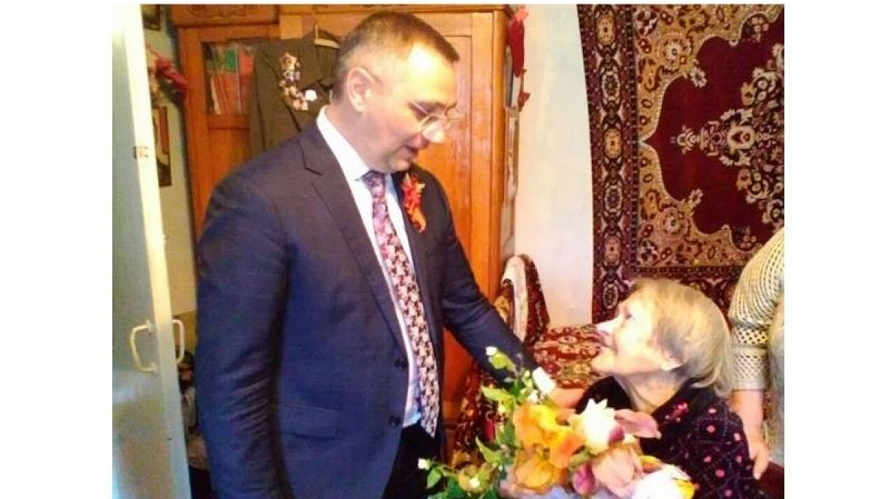 В Центральном округе поздравили участницу Великой Отечественной войны Нину Власовну Коваленко