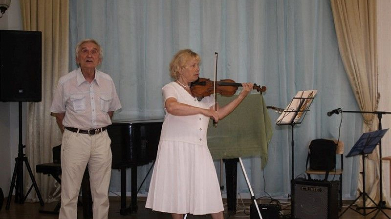 Общественная организация «Единство поколений» провела творческую встречу в День семьи, любви и верности.jpg