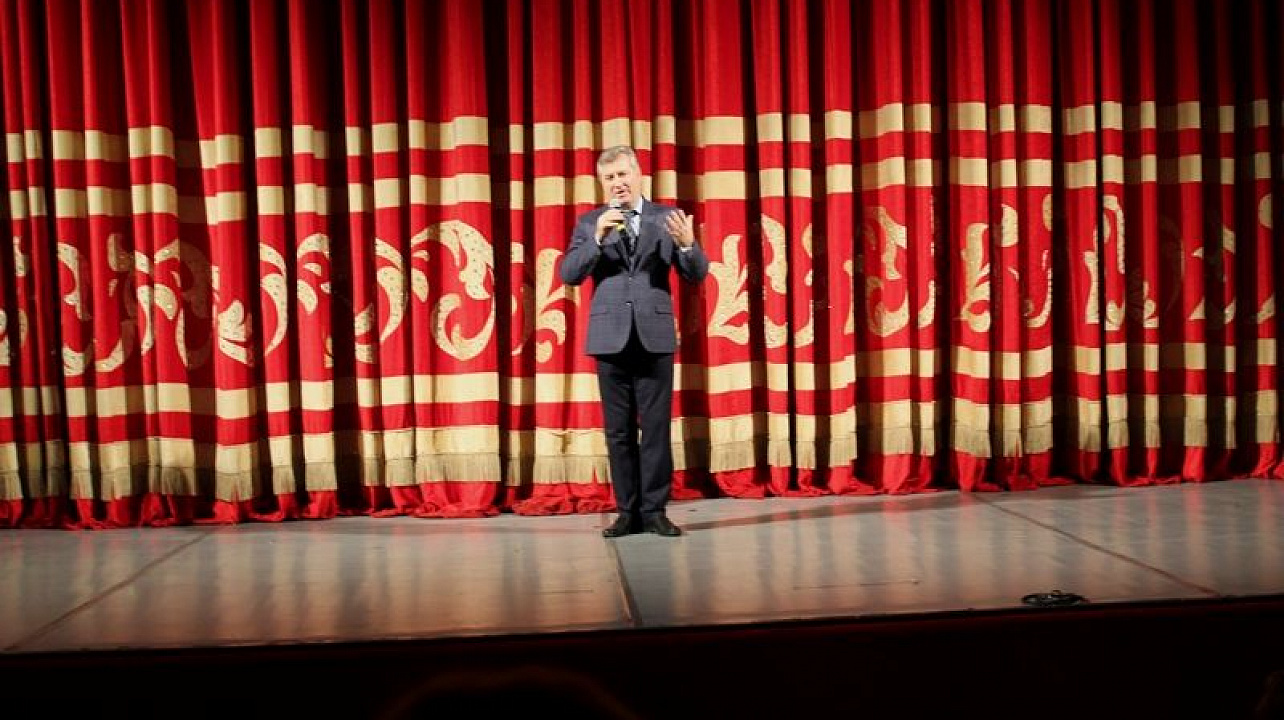 Для детей Центрального округа прошли новогодние спектакли