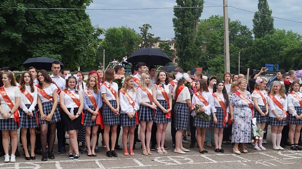 Во всех школах Центрального округа позвенели последние звонки