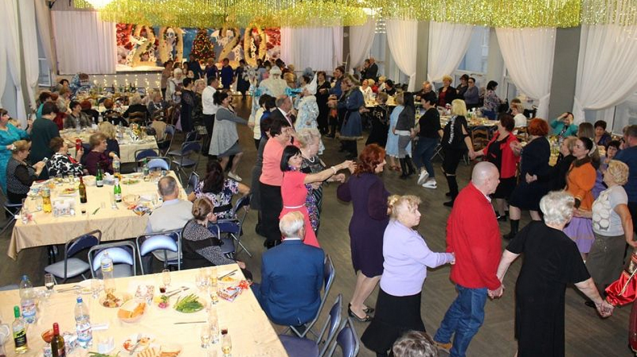 В Центральном округе состоялся новогодний бал общественности