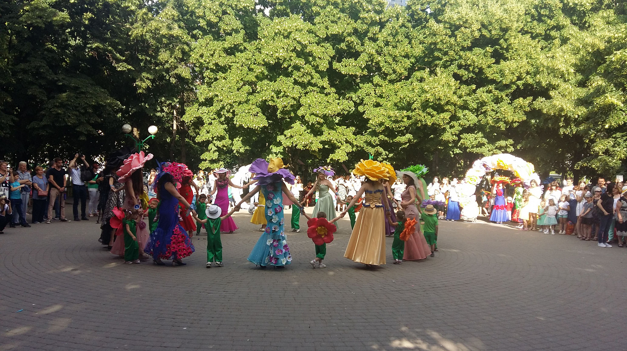 «Детства яркая планета» - театрализованное представление для жителей Прикубанского округа