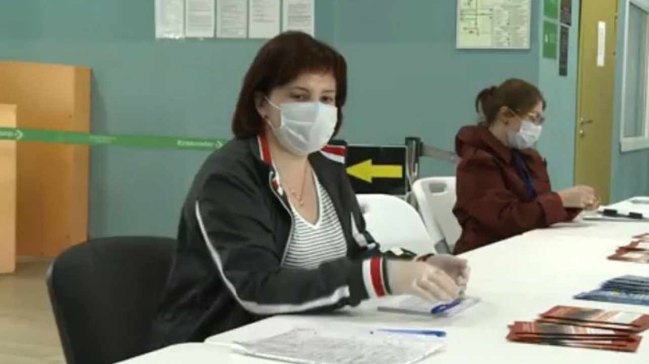 В обсерватор Краснодара отправили еще троих прилетевших пассажиров