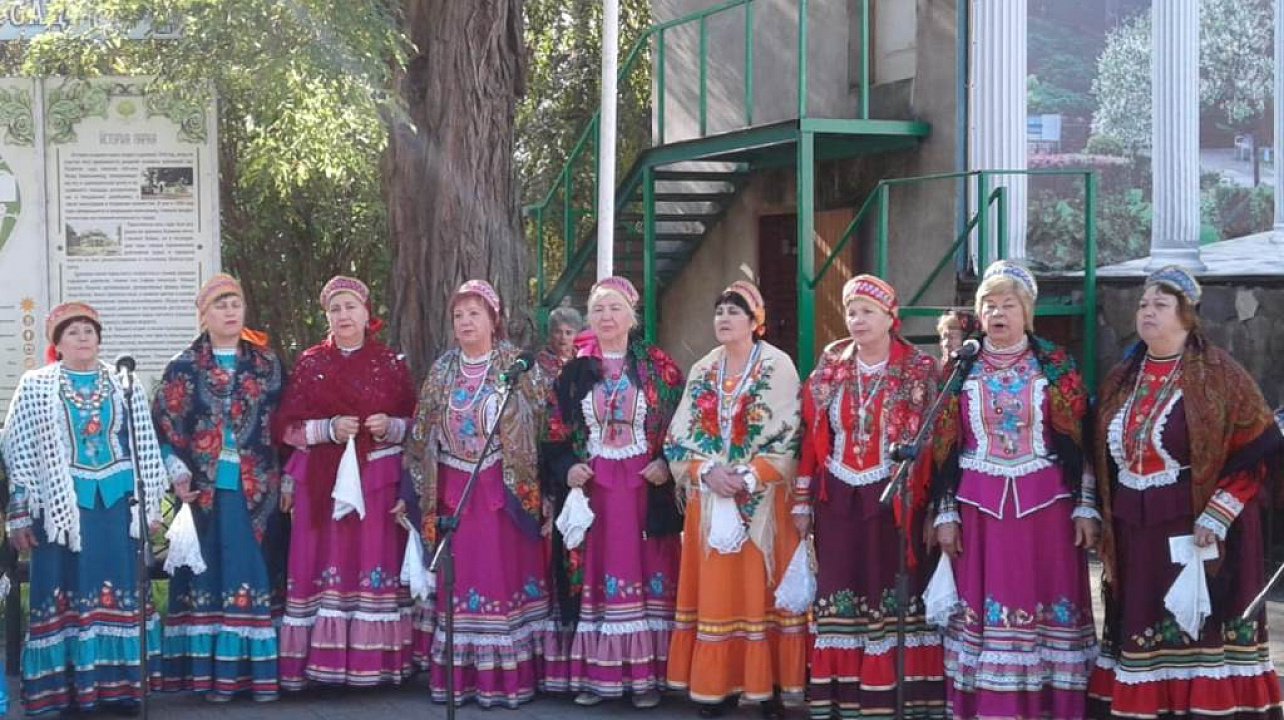 В День народного единства творческие коллективы  Дома культуры Западного округа подарили  краснодарцам  концерты и шоу-программы