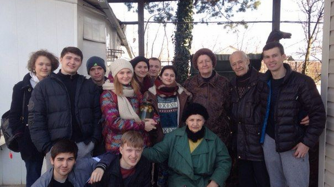 Члены молодежного Совета при главе Прикубанского округа оказали помощь ветерану войны