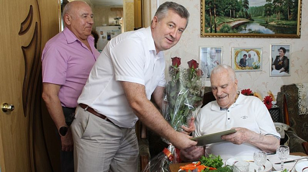 Почетному гражданину города Краснодара Николаю Николаевичу Давыдову исполнилось 95 лет