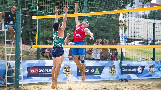 Парк «Рождественский» принял третий этап турнира по пляжному волейболу «ЮМР-ОПЕН»