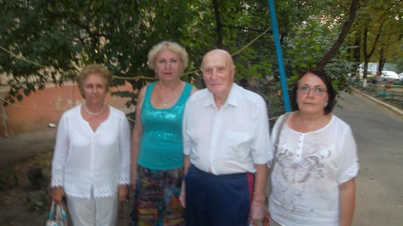 Общественники Гагаринского микрорайона поздравили юбиляров