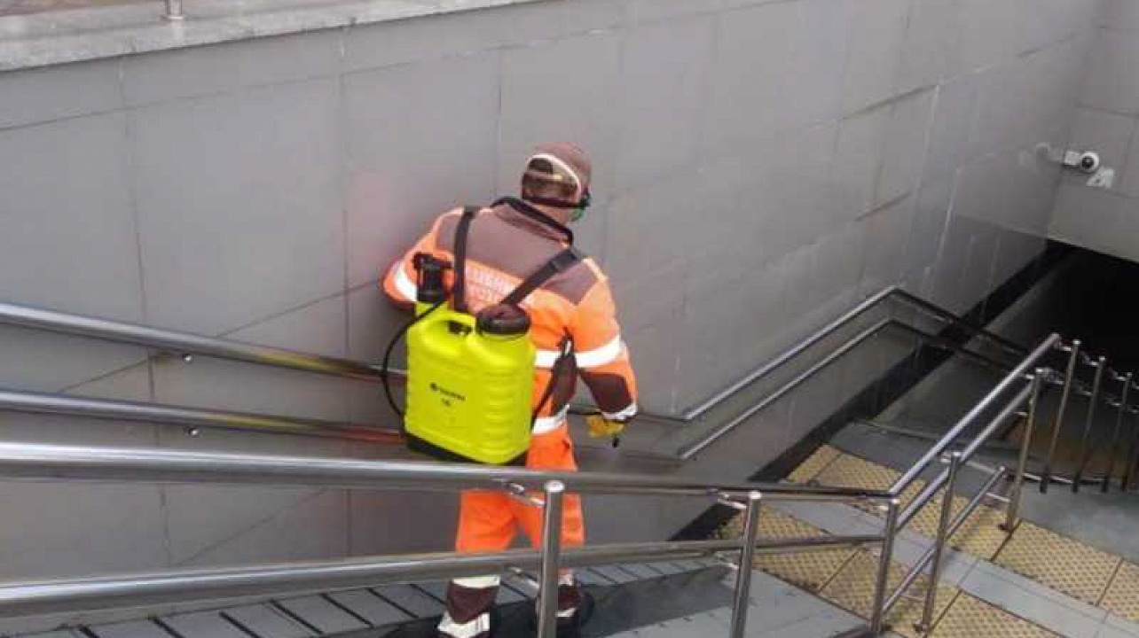 В Краснодаре дважды в день дезинфицируют все подземные пешеходные переходы