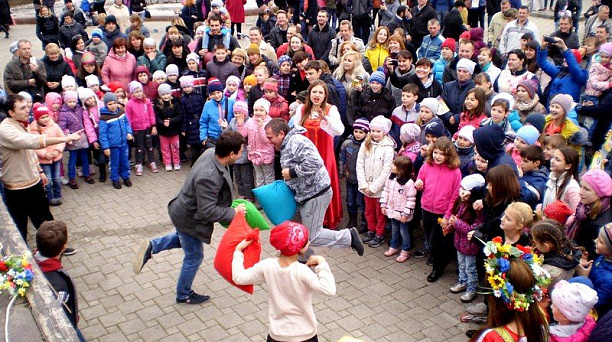 Праздничное мероприятие, посвящённое проводам зимы состоялось в Городском саду
