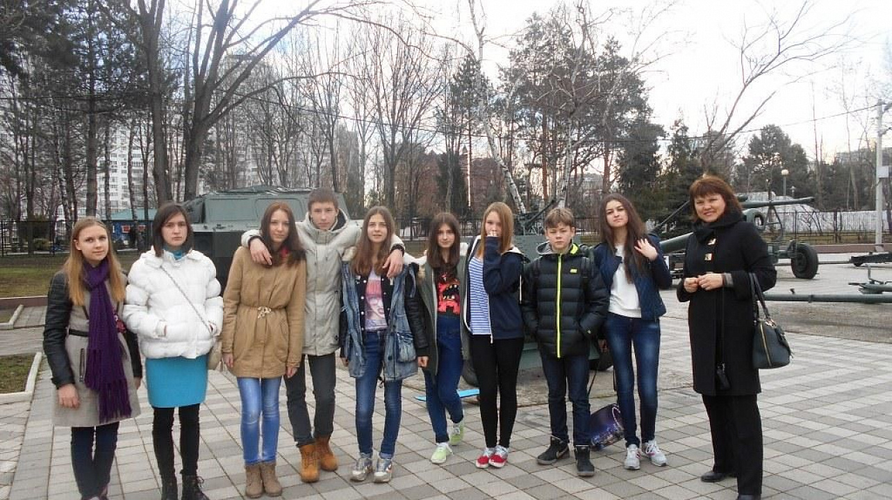 Восьмиклассники школы №63 познакомились в боевой техникой Великой Отечественной войны