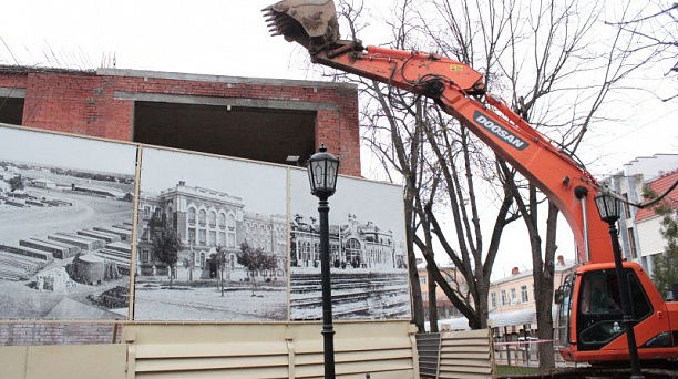 В краснодарском сквере Дружбы народов начался демонтаж самостроя