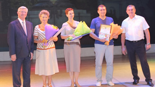 Глава города Краснодара Владимир Евланов наградил руководителей лучших ТОС Центрального округа