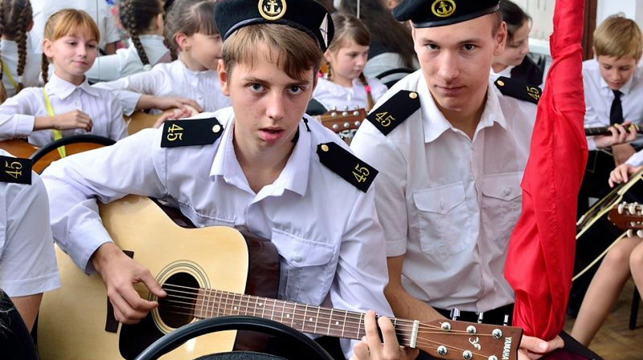 В Центре детского творчества «Прикубанский» прошел I городской фестиваль бардовской песни «Краснодарские огни»