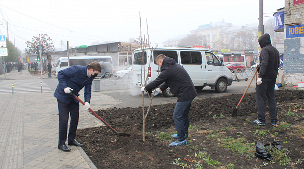 В Западном округе продолжается работа по благоустройству вверенной территории