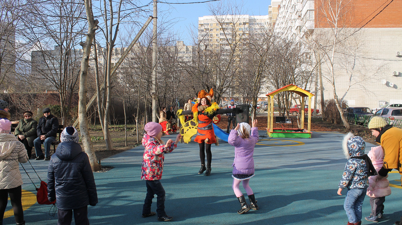 В микрорайоне имени Вавилова празднично встретили весну