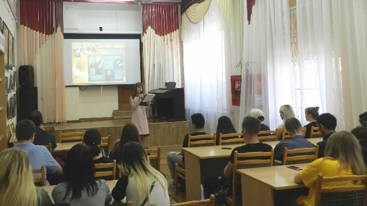 В библиотеке Западного округа состоялась литературно-музыкальная композиция «Эх, путь-дорожка фронтовая»