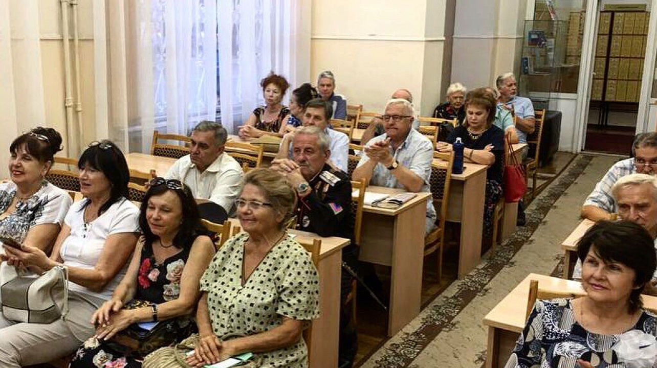 В библиотеке имени Н. А. Некрасова прошла творческая встреча «Осень на пороге»