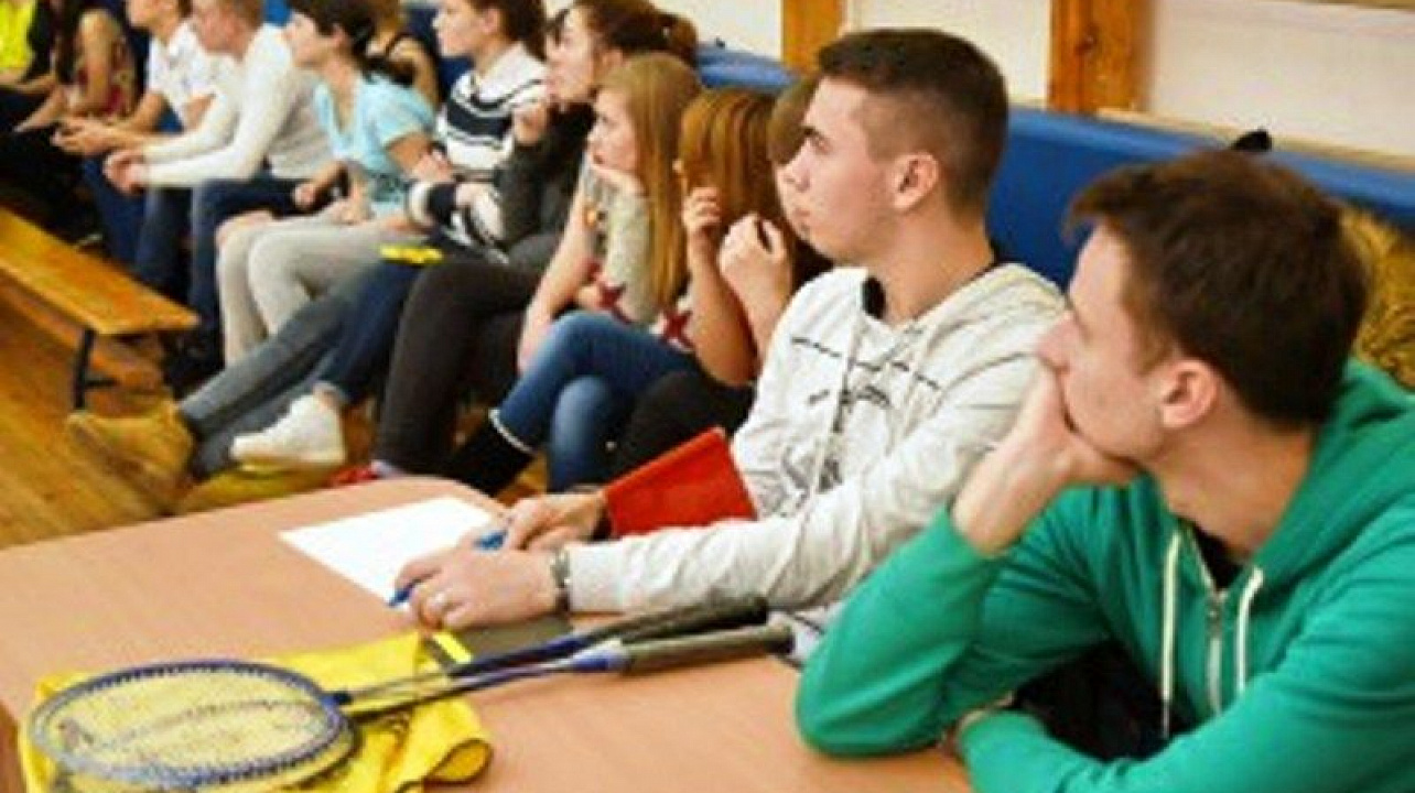 Студенты Краснодарского монтажного техникума участвуют в соревнованиях по бадминтону