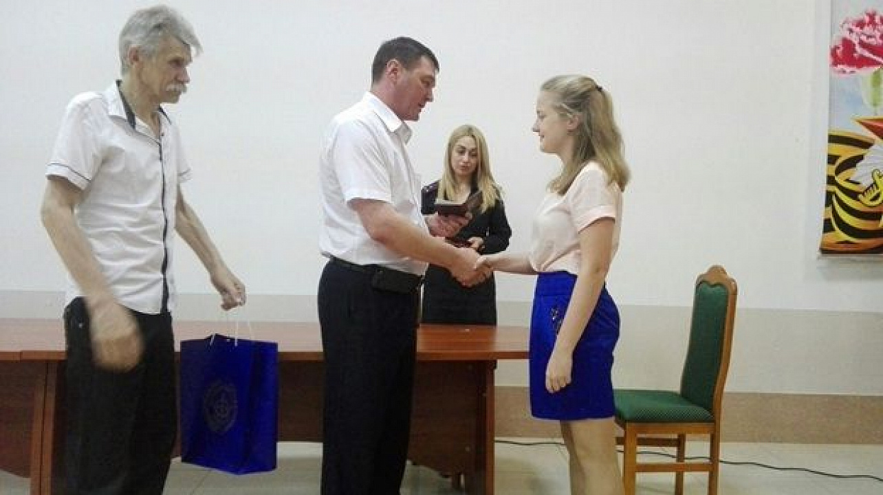 Юным прикубанцам торжественно вручили их первые паспорта