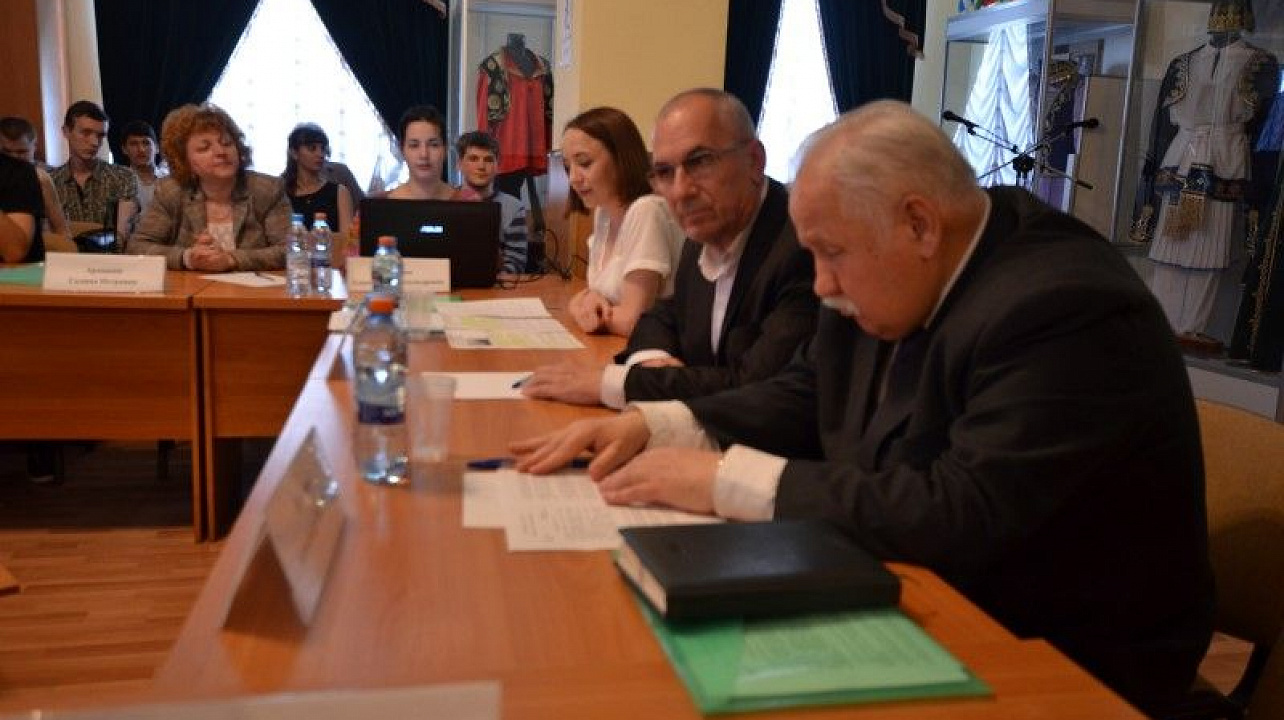 интернациональное заседание молодёжного круглого стола