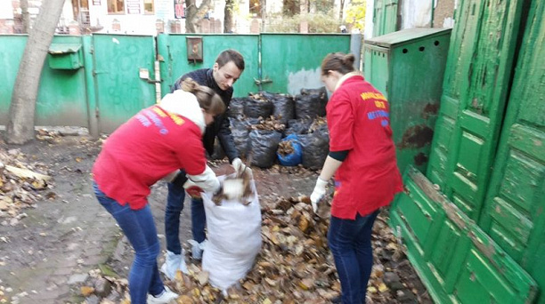Молодежь Центрального округа помогает ветеранам