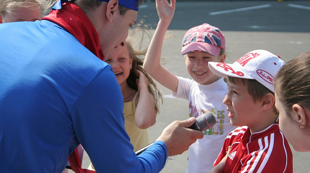 Сладкий и весёлый день рождения посёлка Российского