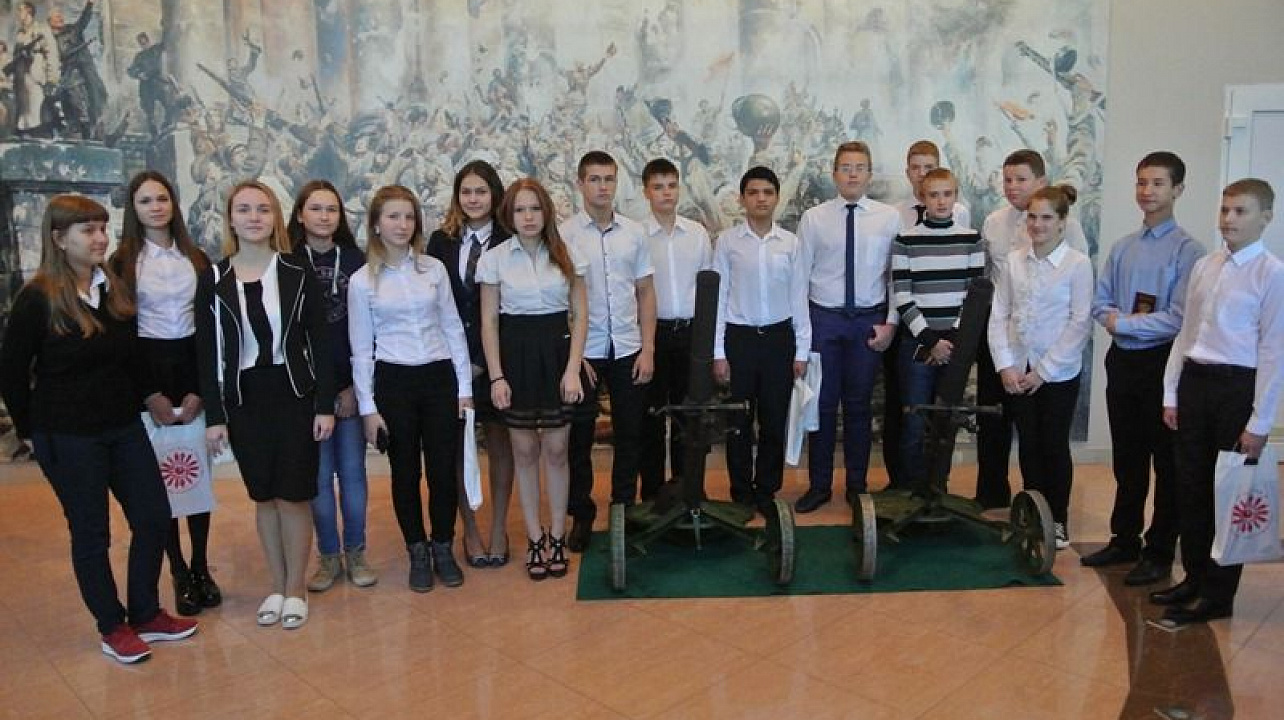 Юным жителям Западного округа вручили паспорта.jpg