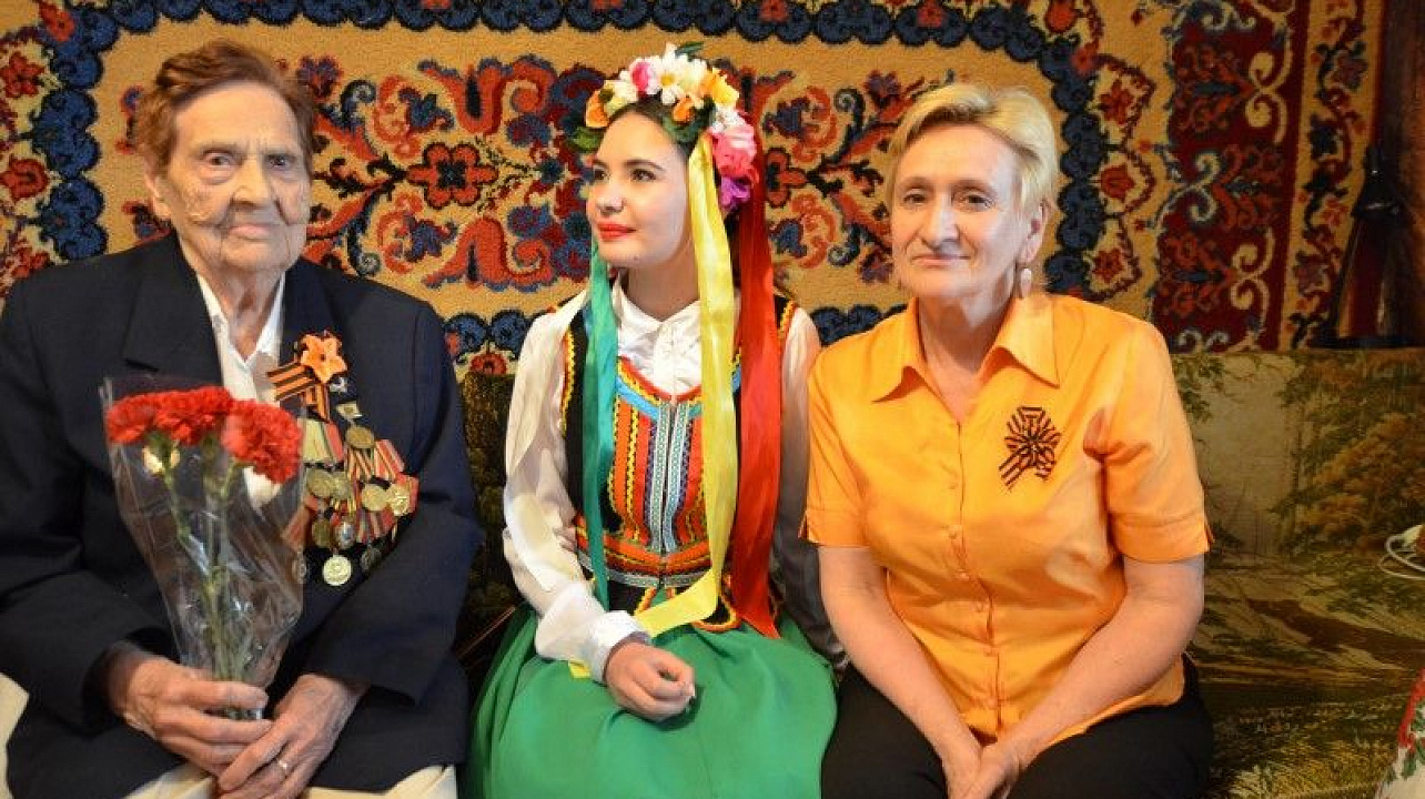 Молодёжь национально-культурных объединений – ветеранам Великой Отечественной войны (3).JPG