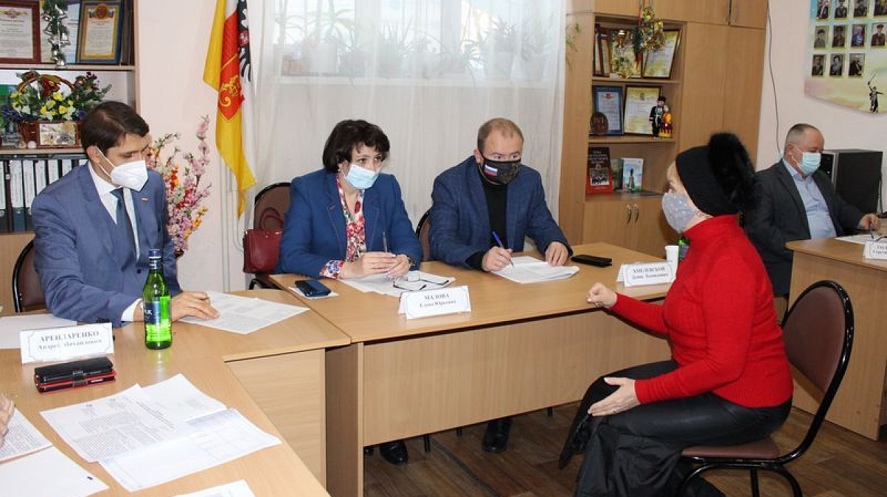 Глава администрации Центрального округа Елена Малова провела приём руководителей органов ТОС