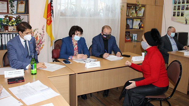 Глава администрации Центрального округа Елена Малова провела приём руководителей органов ТОС