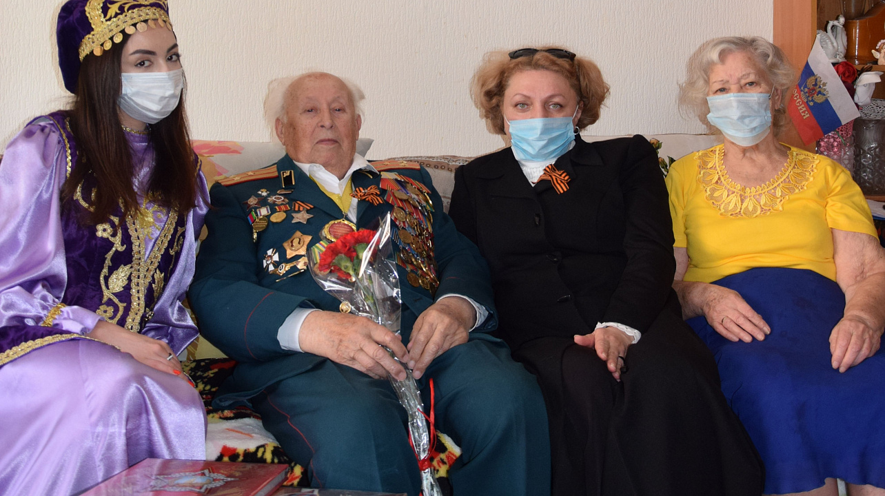 Представители национально-культурных объединений поздравили ветеранов с Днём Победы (5).JPG