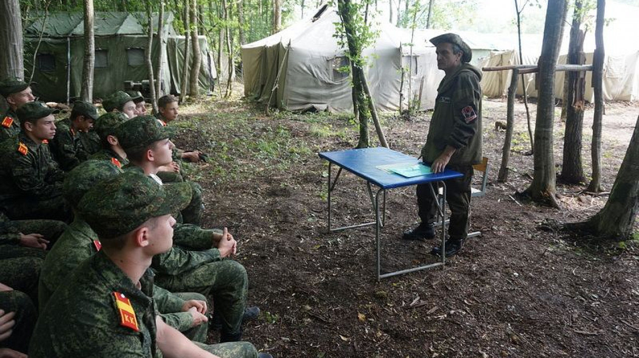 Бабычевские кадеты взяли в руки оружие